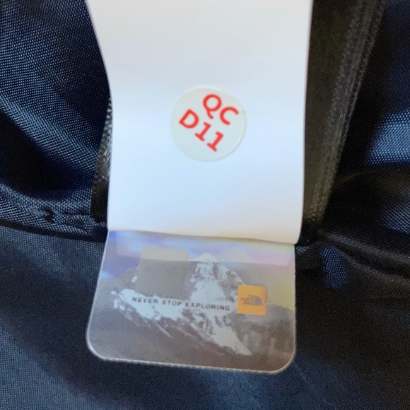 The North Face Men’s Resolve 2 Waterproof Jacket - Picture 8 of 8